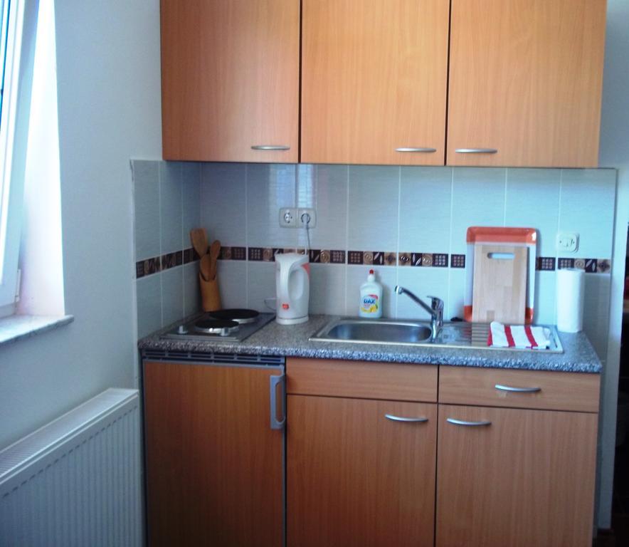 House Rapo Hotel Korenica Szoba fotó